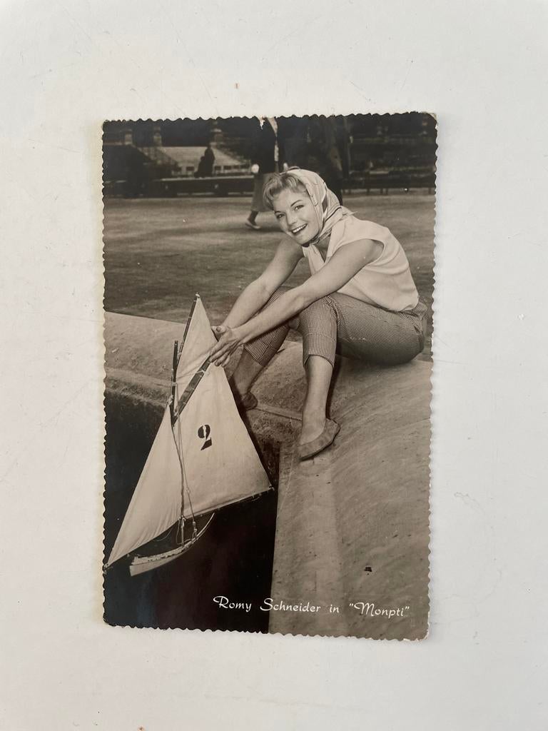 Romy Schneider in 'Monpti' - Vintage Foto/Prent, Verzamelen, Ansichtkaarten | Themakaarten, Ophalen of Verzenden, 1940 tot 1960