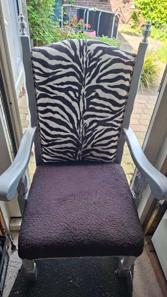 Eiken ergonomische Fitformstoel.Gepimpt in zebramotief.  €20, Huis en Inrichting, Fauteuils, Ophalen