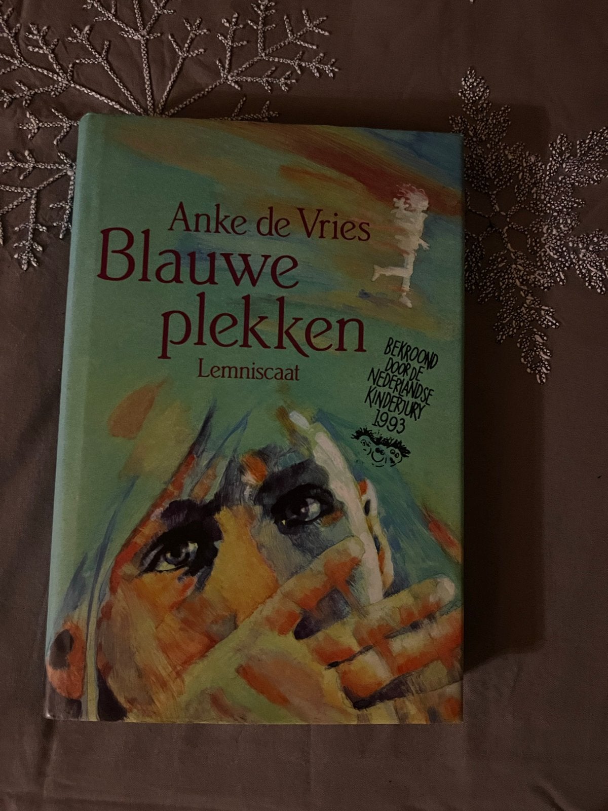 Blauwe plekken - Anke de Vries (Bekroond), Ophalen of Verzenden, Zo goed als nieuw, Fictie