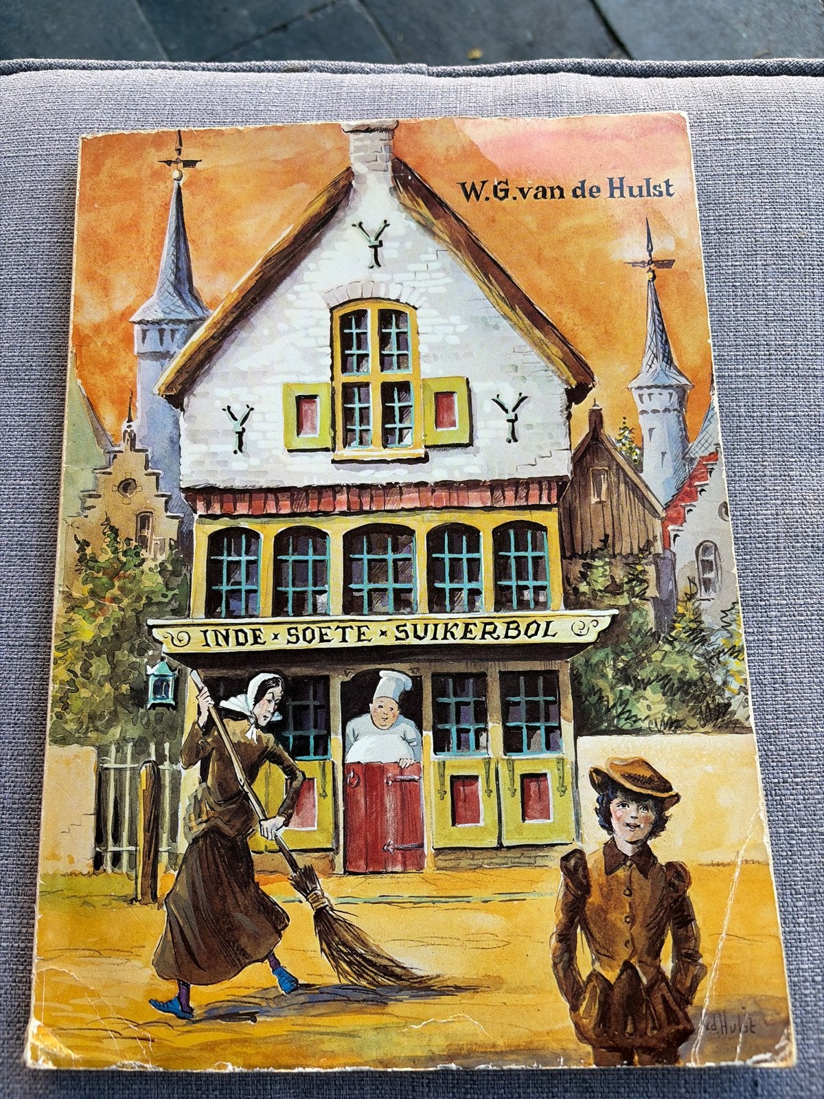 Plakboek - W.G. van de Hulst - In de Soete Suikerbol, Ophalen of Verzenden, Gelezen, Fictie algemeen
