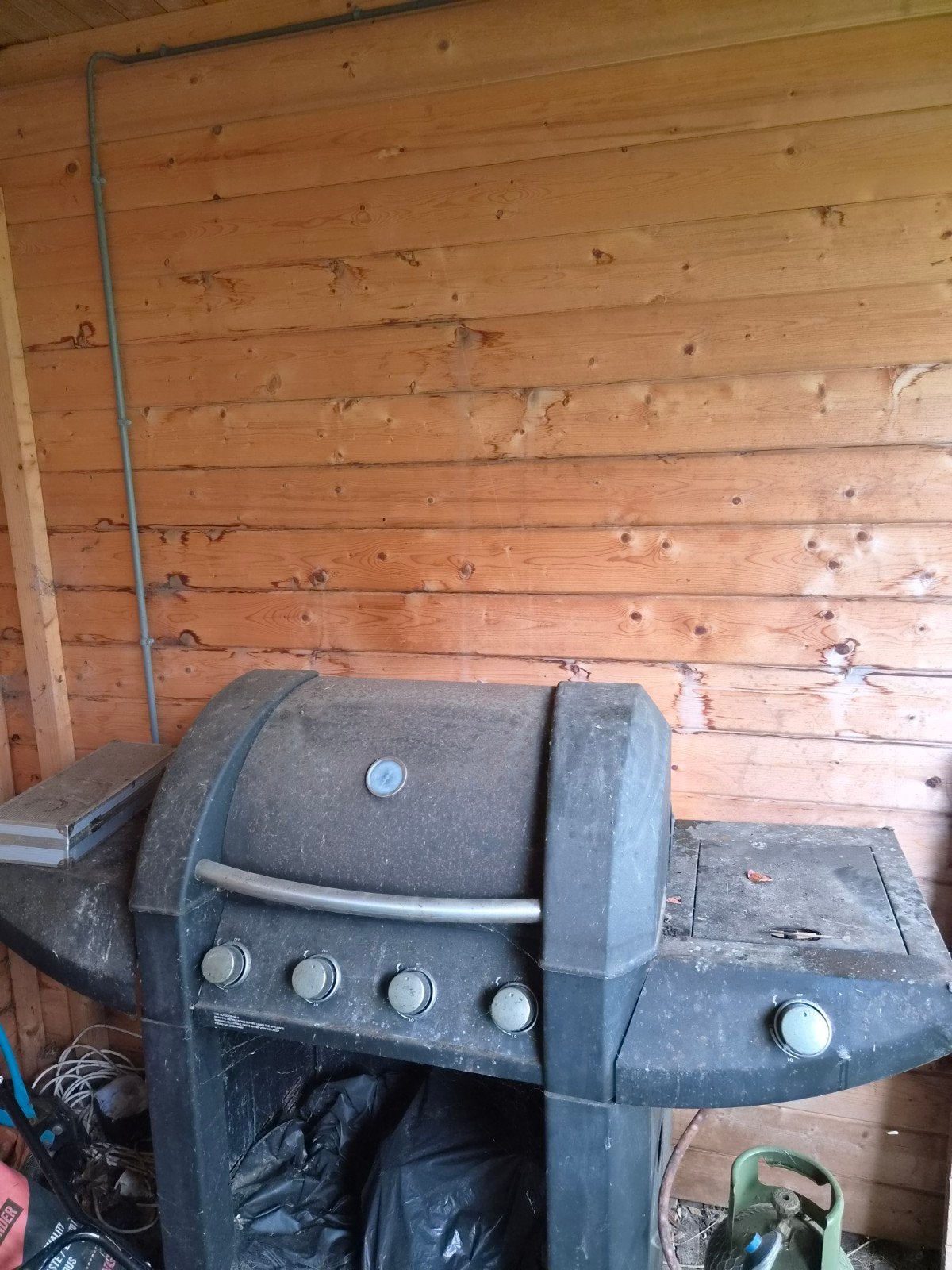Gebruikte gasbarbecue - Werkt goed, moet schoongemaakt