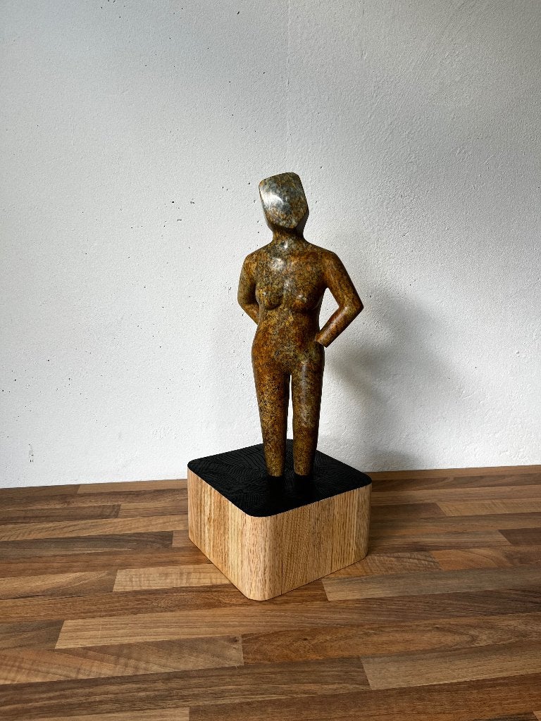 Beeld | powervrouw | handgemaakt | speksteen, Ophalen, 50 - 100 cm, Steen of Keramiek, Beeld