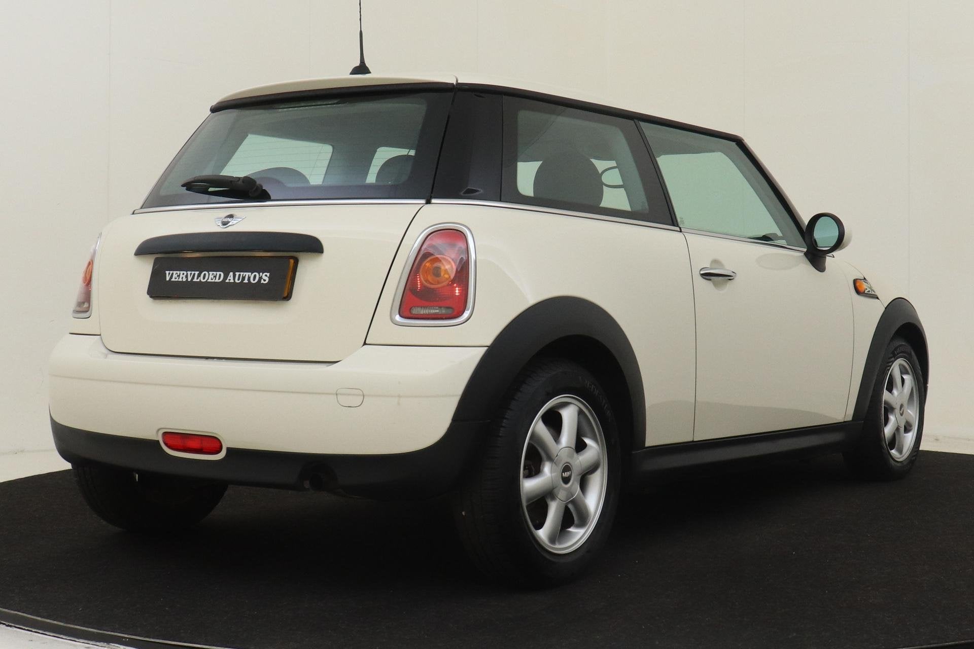 MINI COOPER 1.4 ONE ANNIVERSARY BUSINESS -CRUISE|AIRCO|AUDIO, Voorwielaandrijving, Stof, 4 cilinders, 4 stoelen