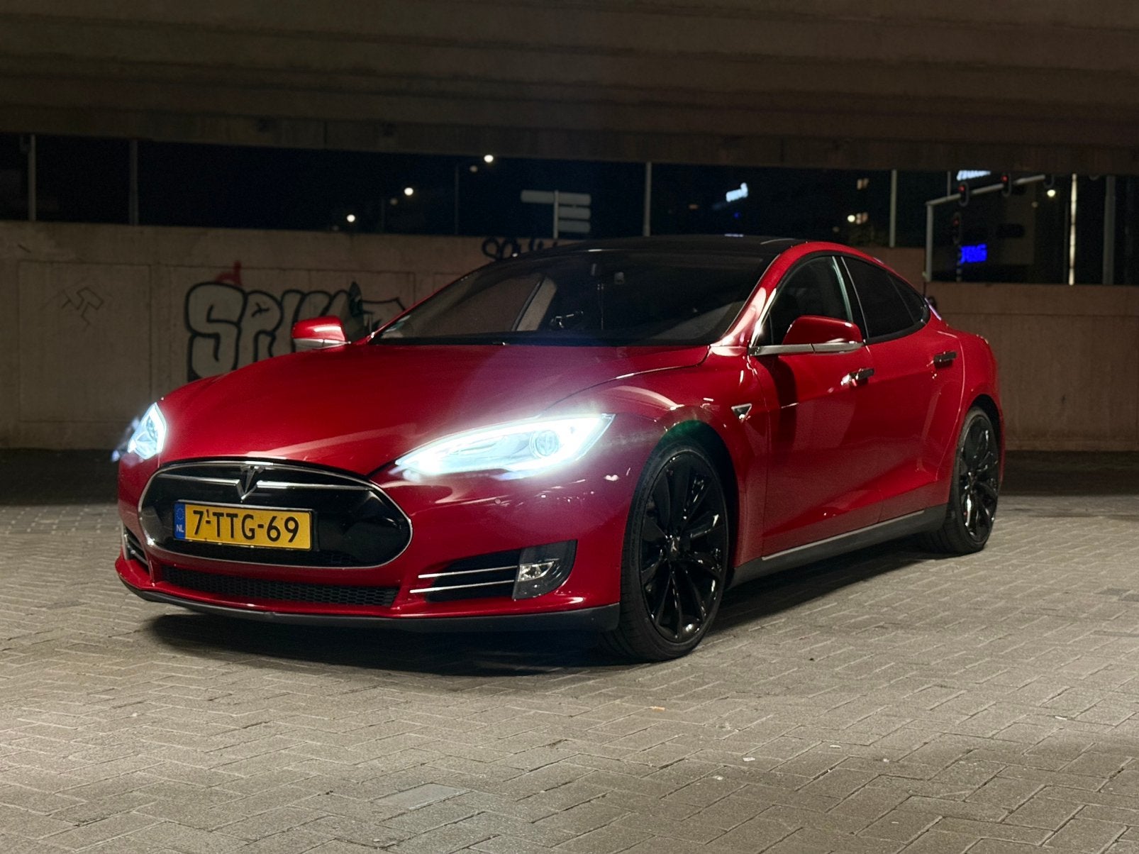 Tesla Model S85 2014 Rood Pano Free Supercharge, Auto's, Tesla, Achterwielaandrijving, 38 min, Model S, Elektrisch