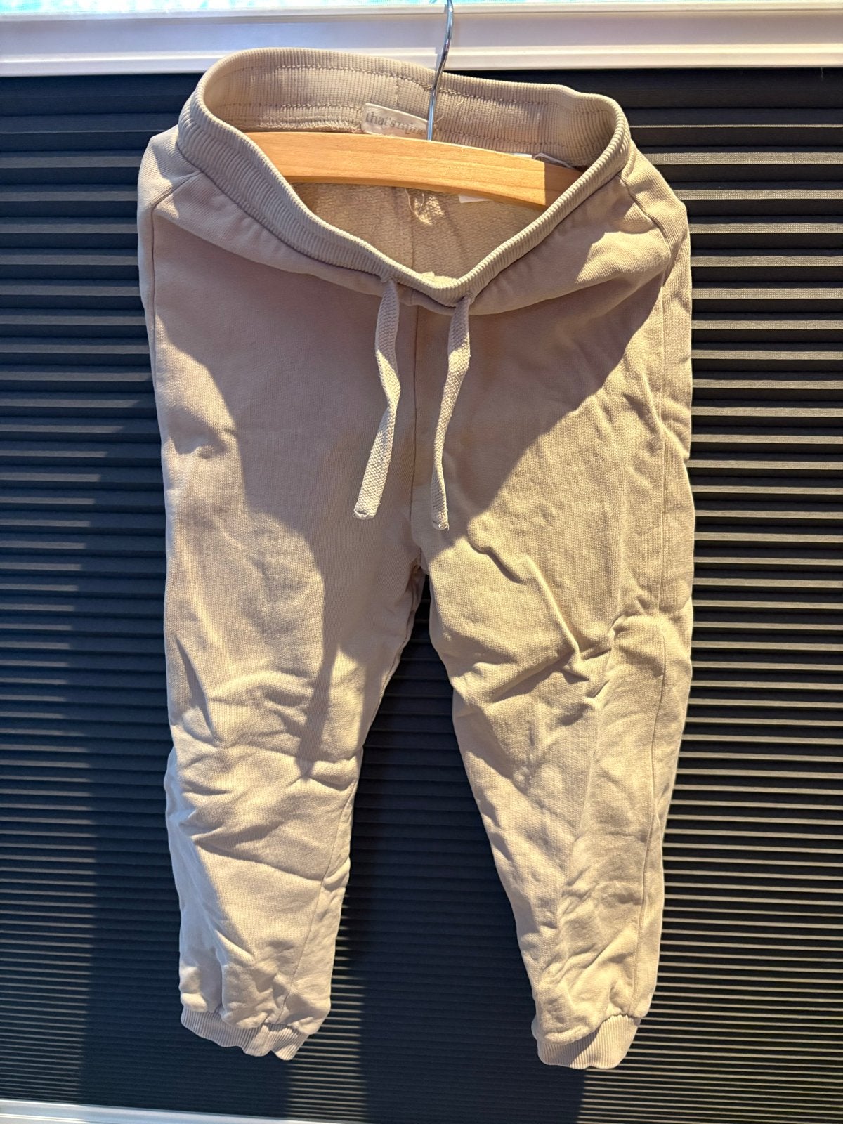 That’s mine beige joggingbroek zgan maat 110, Kinderen en Baby's, Kinderkleding | Maat 110, Ophalen of Verzenden, Gebruikt, Jongen