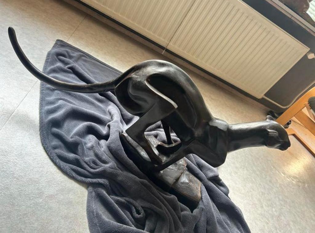 Bronzen Jachtluipaard op marmeren sokkel, Ophalen of Verzenden, 20 - 50 cm, Op sokkel, Beeld