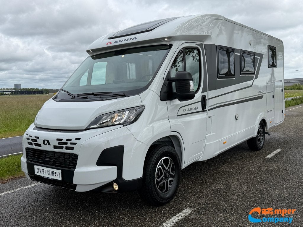 Adria Compact DL Lengte bedden / Automaat / Truma Combi E, Caravans en Kamperen, Campers, Automaat, Ringverwarming, 7 tot 8 meter