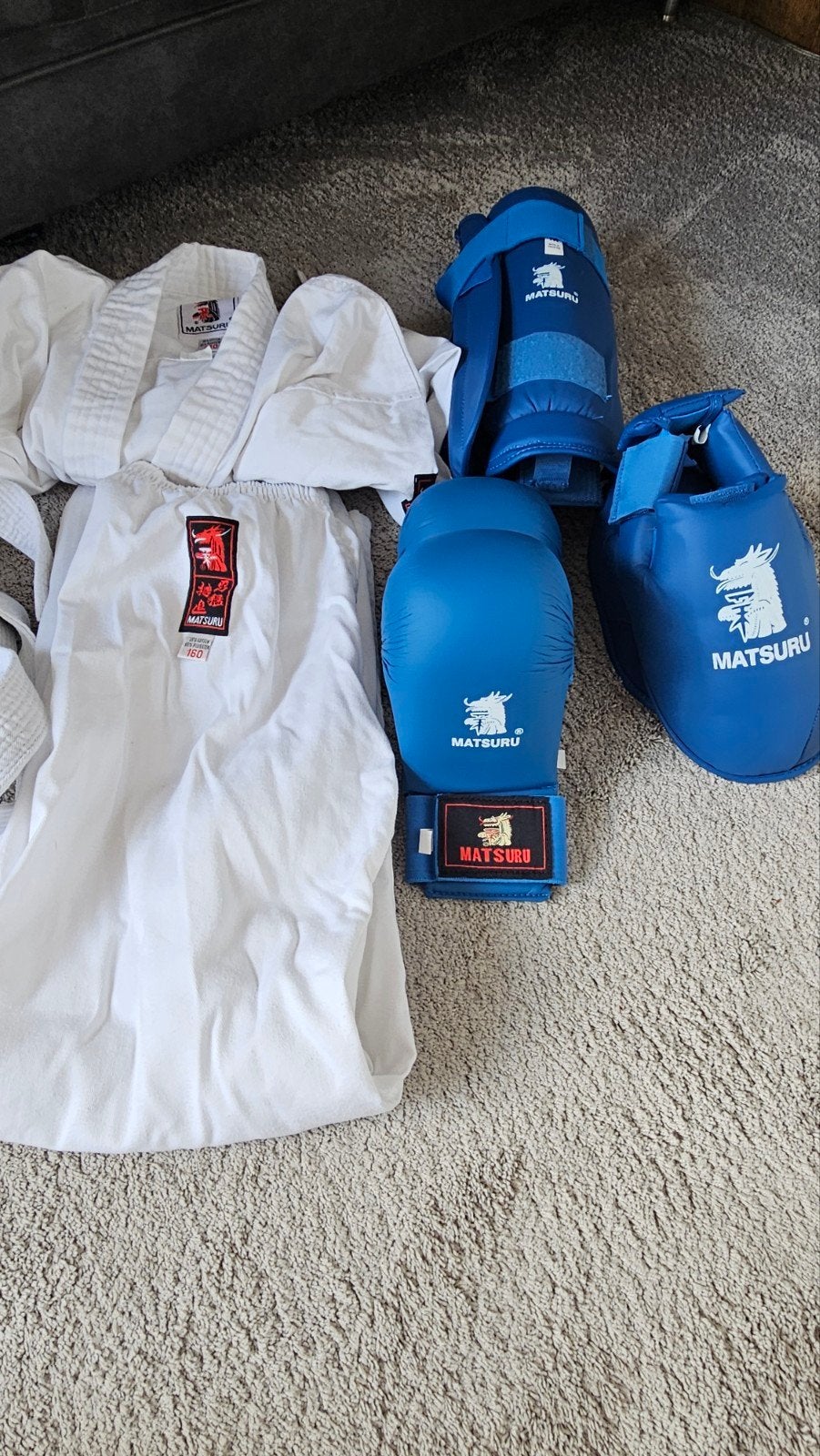Matsuru Karate Pak en Bescherming Set - Maat 160, Gebruikt, Vechtsportpak, Maat L, Ophalen of Verzenden