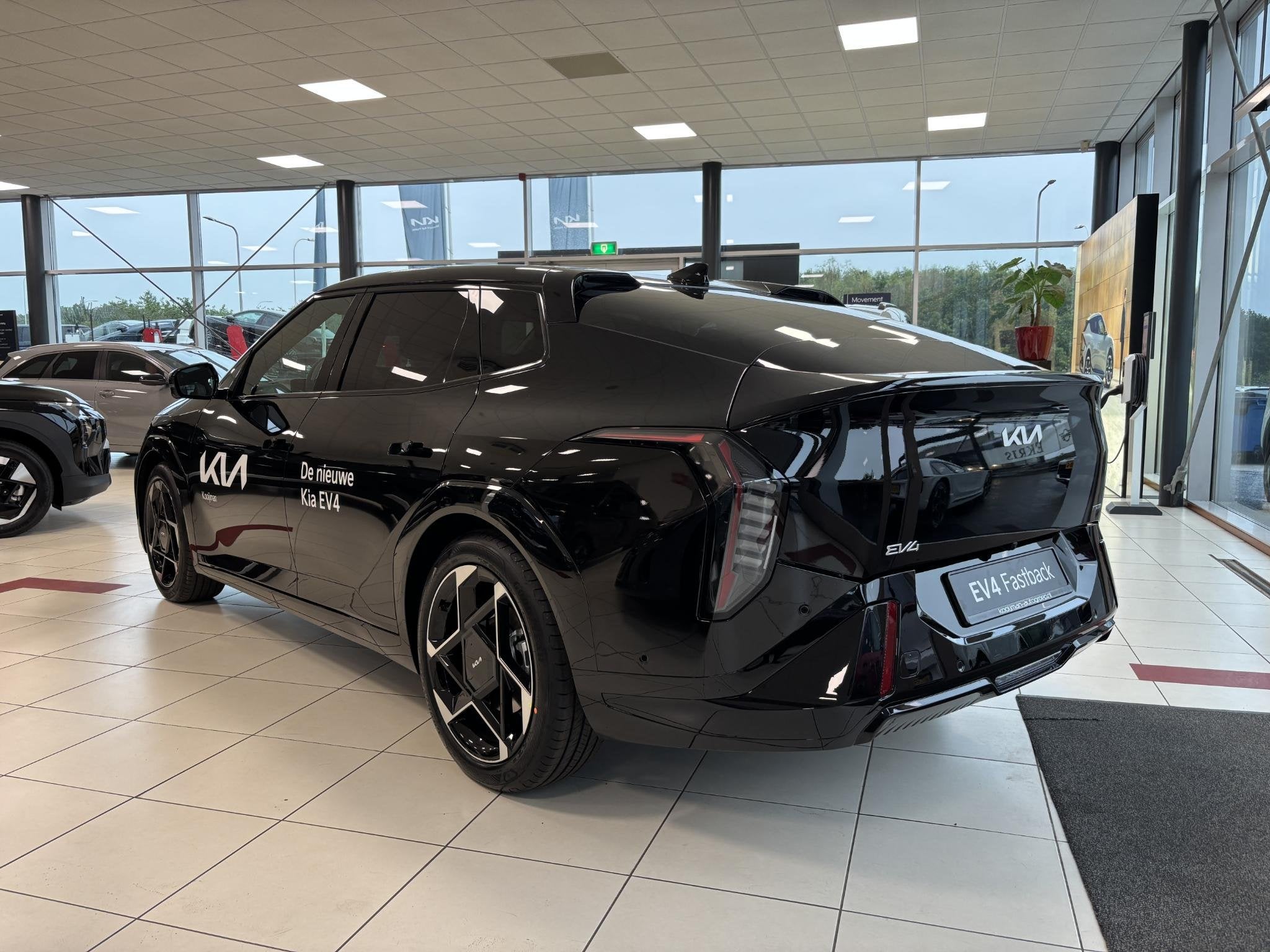 Kia EV4 Fastback GT-PlusLine 81.4 kWh 17 % bijtelling | 360-, 81 kWh, 612 km, Parkeerassistent, 33 min