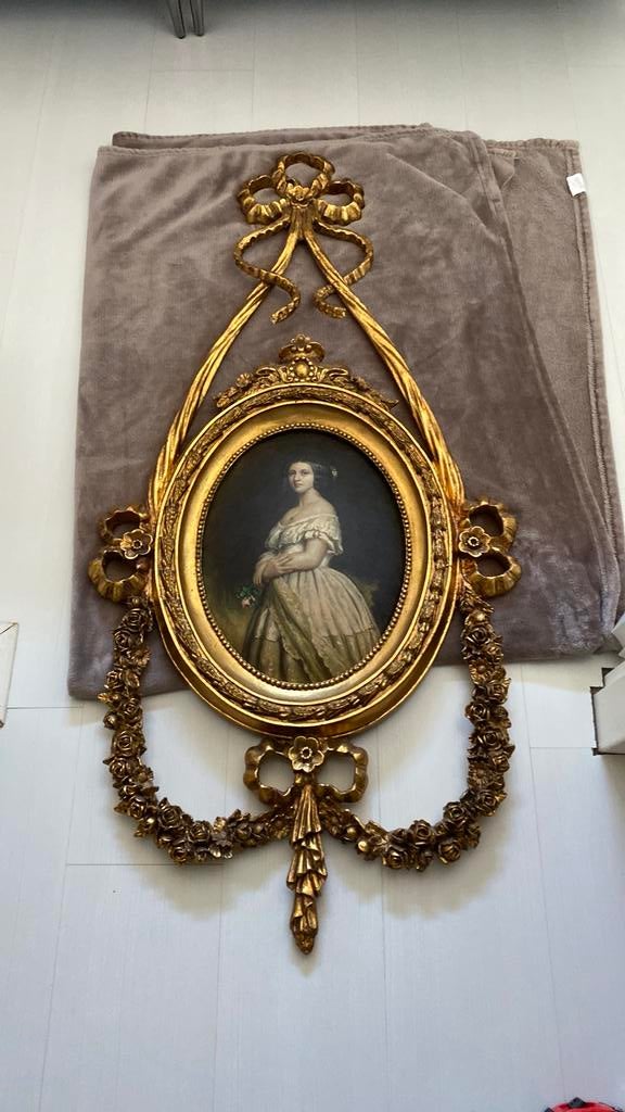 2 schilderijen in striklijsten, Ophalen
