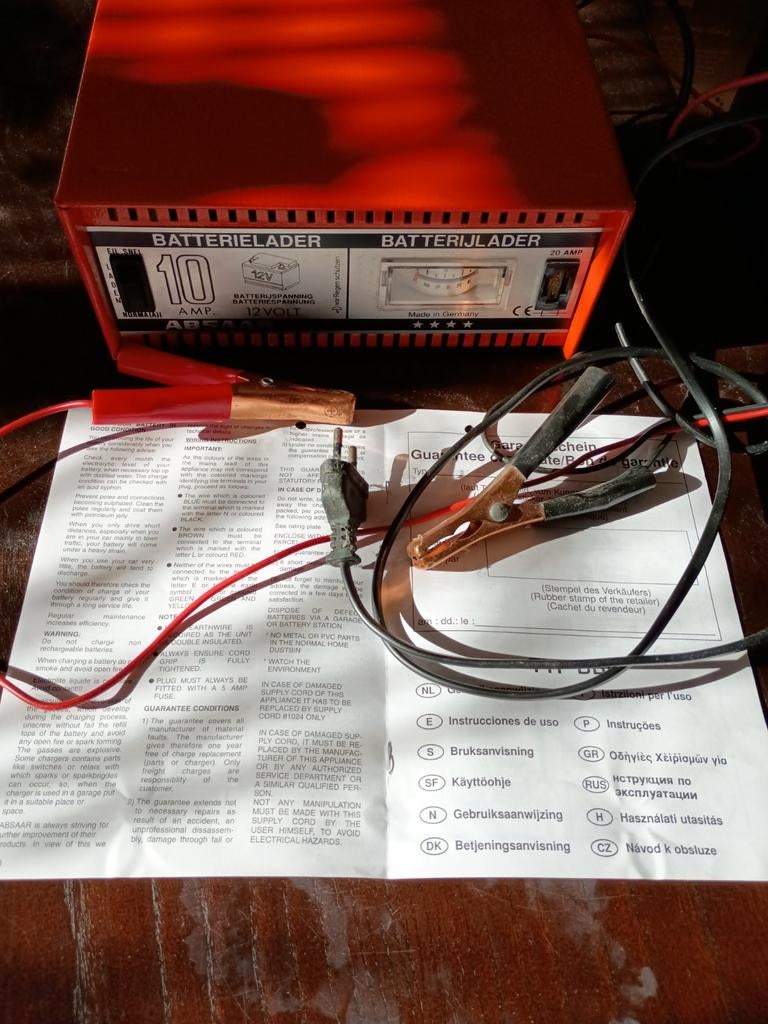 Absaar Batterijlader 12V - 10 Ampere, Ophalen of Verzenden, Gebruikt, Universele onderdelen