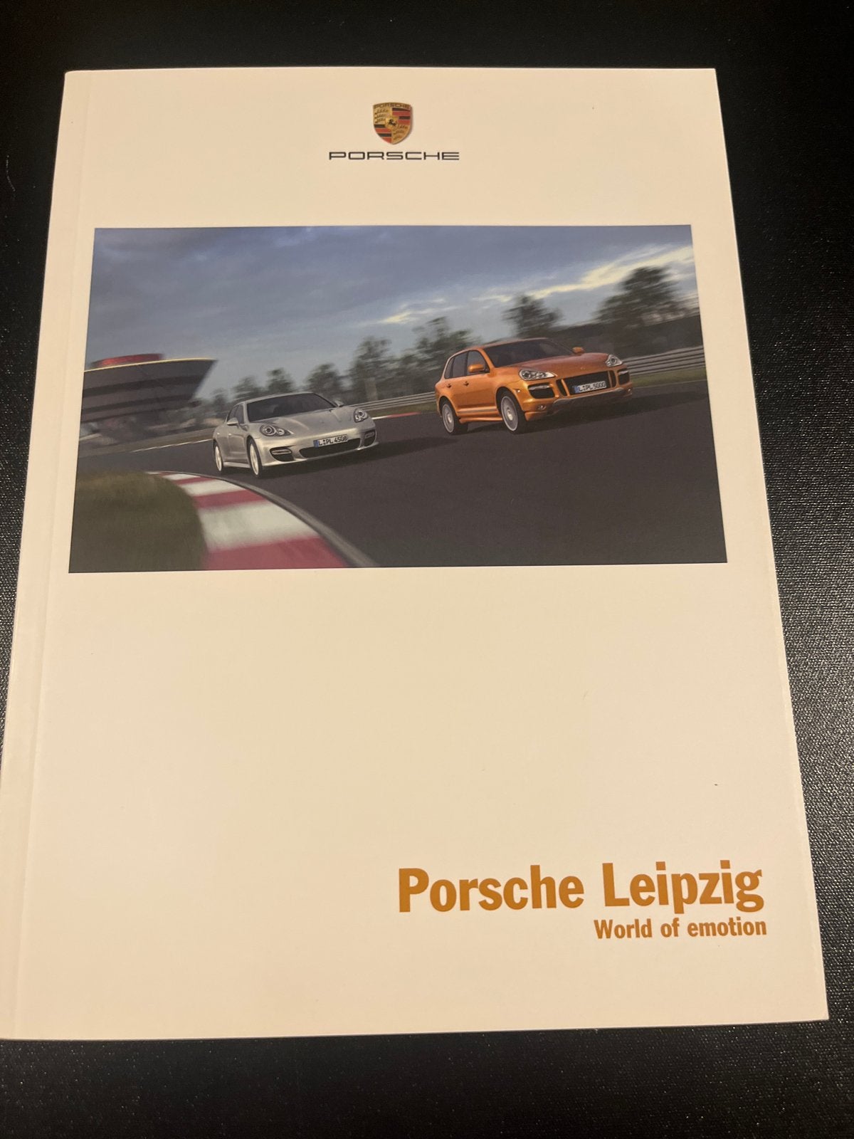 Porsche Leipzig brochure 2009 - Engelstalig, Ophalen of Verzenden, Zo goed als nieuw, Porsche