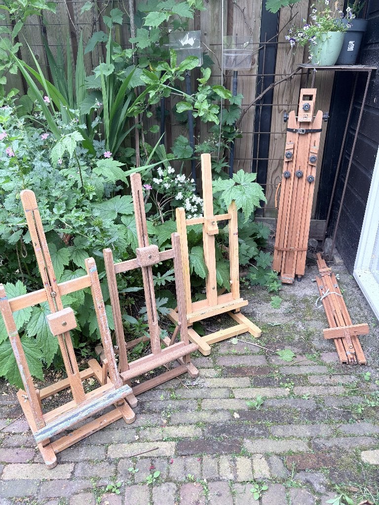 TAFEL / VELDEZEL /PENSELEN /KWASTEN/OUDE ATELIERS EN BOEKEN, Ophalen, Gebruikt, Schilderen op nummer