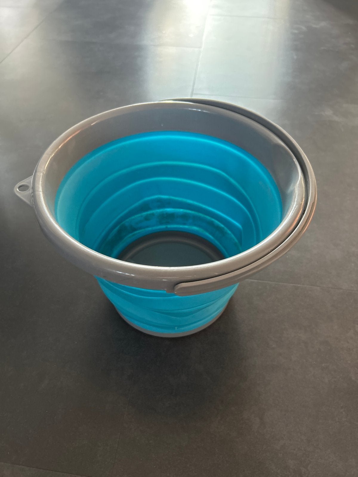 Handige Opvouwbare Emmer 10L - Compact en Ruimtebesparend, Ophalen, Gebruikt, Kunststof, Met handgreep