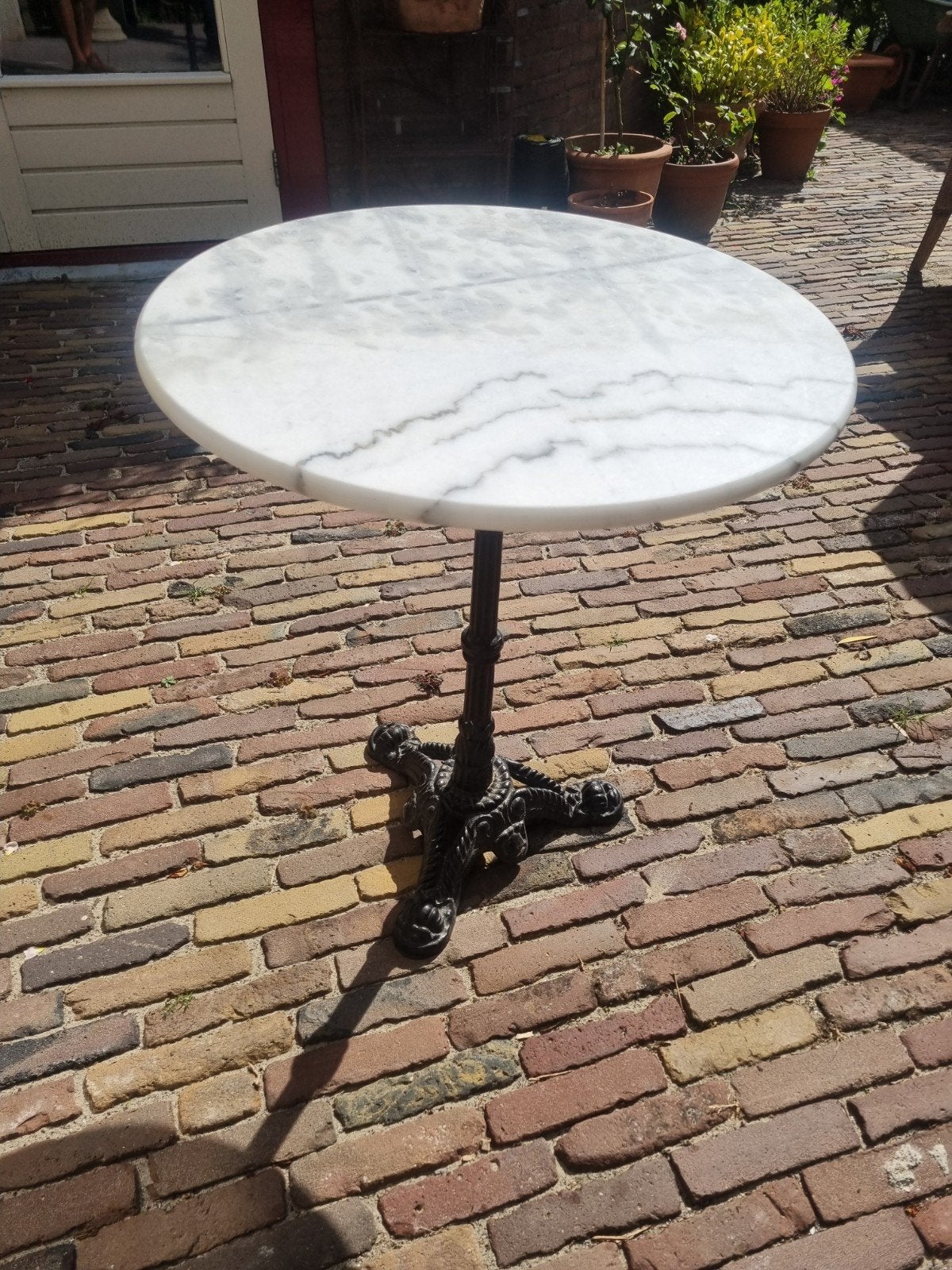 Klassieke Franse bistrotafel met marmeren blad, Ophalen of Verzenden