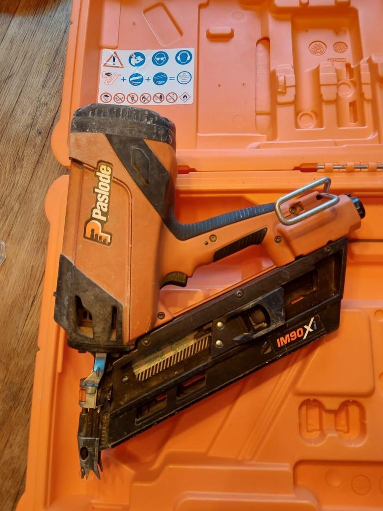 Paslode IM90Xi tacker, gebruikt, inclusief accu en oplader, Doe-het-zelf en Verbouw, Ophalen