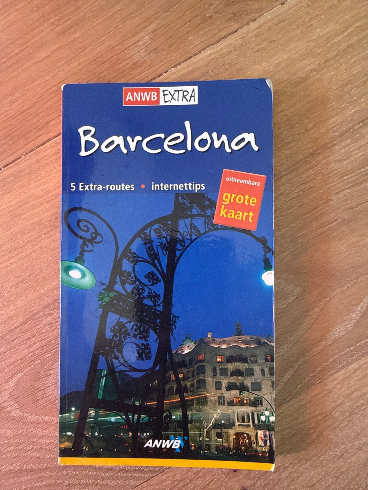 ANWB Extra Barcelona Reisgids met uitneembare kaart, Boeken, Reisgidsen, Europa, Ophalen of Verzenden, Zo goed als nieuw, Reisgids of -boek