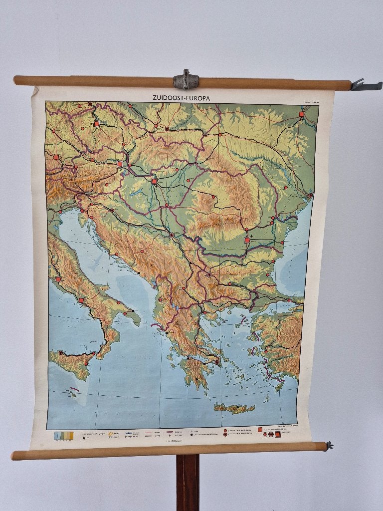 Mooie schoolkaart van Griekenland, Albanië, Bulgarije, Antiek en Kunst, Antiek | Schoolplaten, Ophalen of Verzenden, Aardrijkskunde