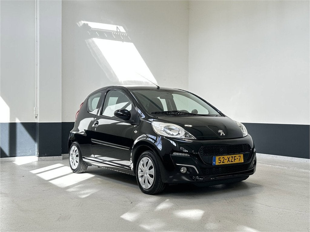 Peugeot 107 1.0 Envy | NL| Airco | C.V | Elec Ramen | Radio/, Auto's, Peugeot, Euro 5, Stof, Gebruikt, Zwart