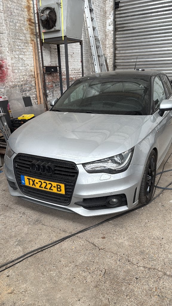 Audi A1 1.4 Tfsi 136KW Sportback S-tron 2013 Grijs, Auto's, Audi, A1, Zwart, 4 cilinders, 4 stoelen