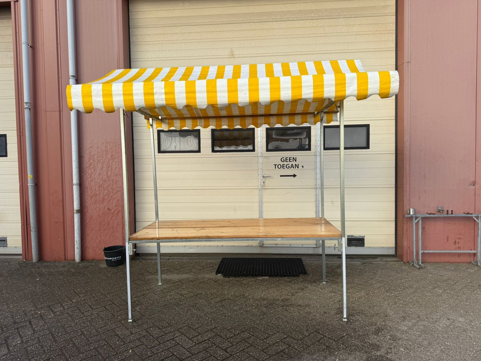 3 kleine marktkraampjes te koop, Ophalen, Gebruikt