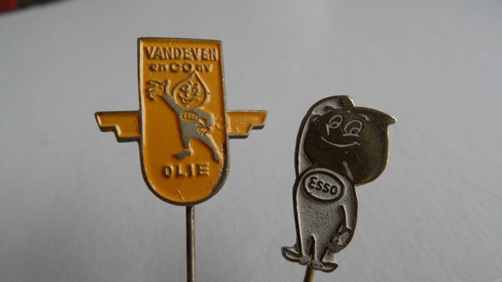 Esso motorolie druppel speldjes 2 x, Verzenden, Gebruikt, Merk, Speldje of Pin
