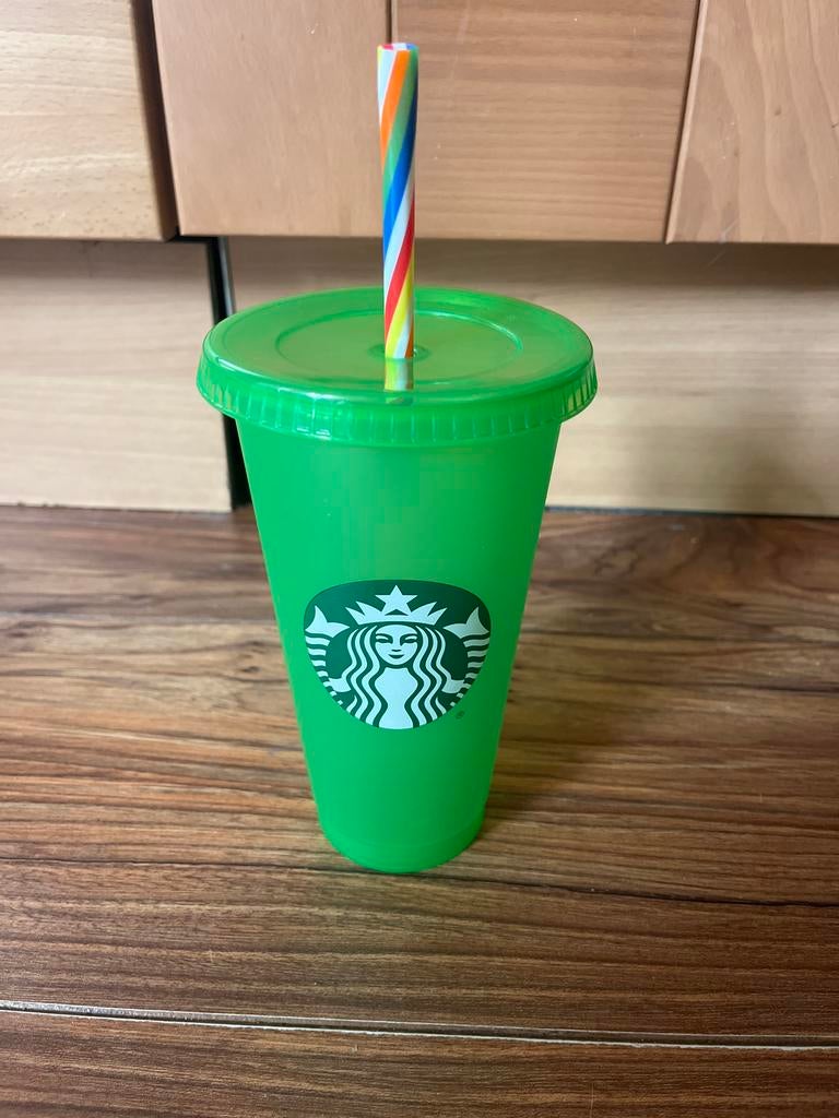 Starbucks beker met vrolijke kleurtjes en rietje, Kunststof, Ophalen of Verzenden, Zo goed als nieuw, Overige merken