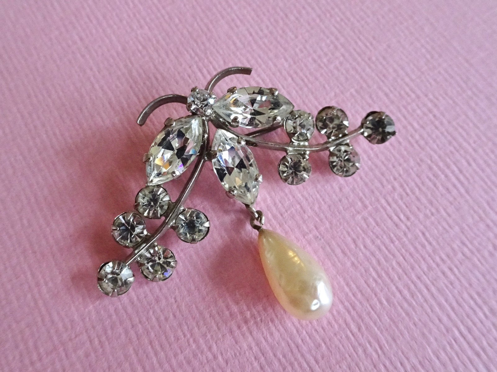 jwg Vintage 70s retro antiek Victoriaans parel strass broche, Verzenden, Overige materialen, Broche