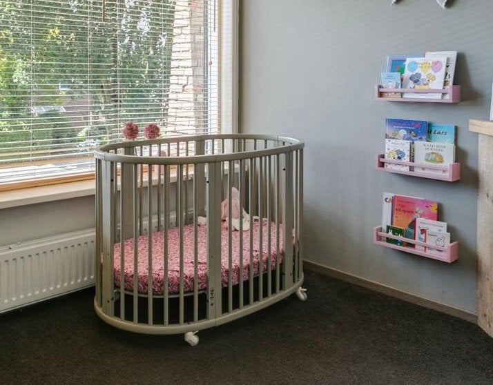 Stokke sleepi wieg en ledikant grijs met stokke beddengoed, Ophalen of Verzenden, Zo goed als nieuw, Jongetje of Meisje