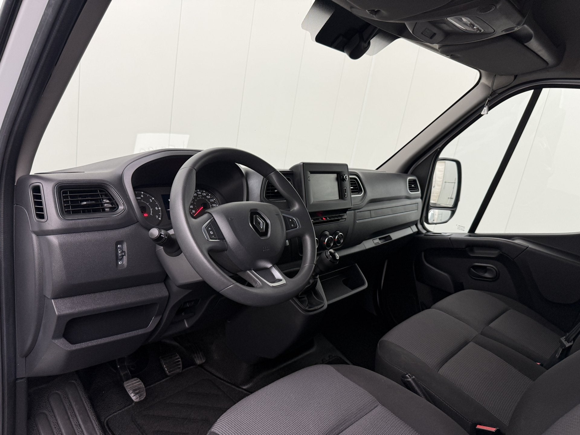 Renault Master 2.3DCi 135PK L2H2 | Multimedia | Airco | Crui, Voorwielaandrijving, 4 cilinders, Renault, 2500 kg