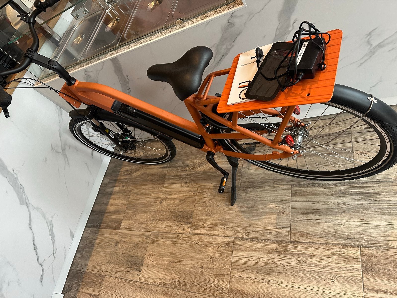 Zo goed als nieuwe oranje elektrische fiets, Zo goed als nieuw, 51 tot 55 cm, 50 km per accu of meer, Ophalen