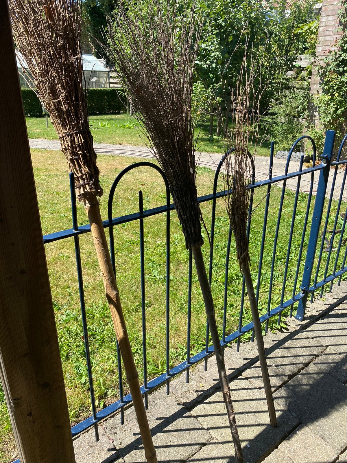 Heksen bezems, Tuin en Terras, Ophalen, Zo goed als nieuw, IJzer