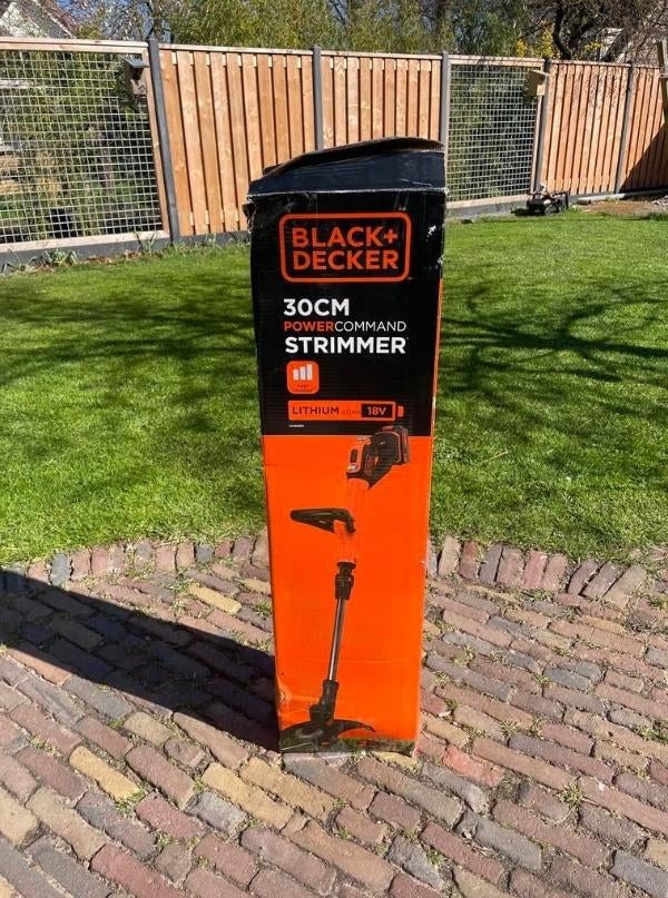 Black & Decker Grastrimmer Bosmaaier met 18V accu en lader, Ophalen, Accu, Nieuw, Black & Decker