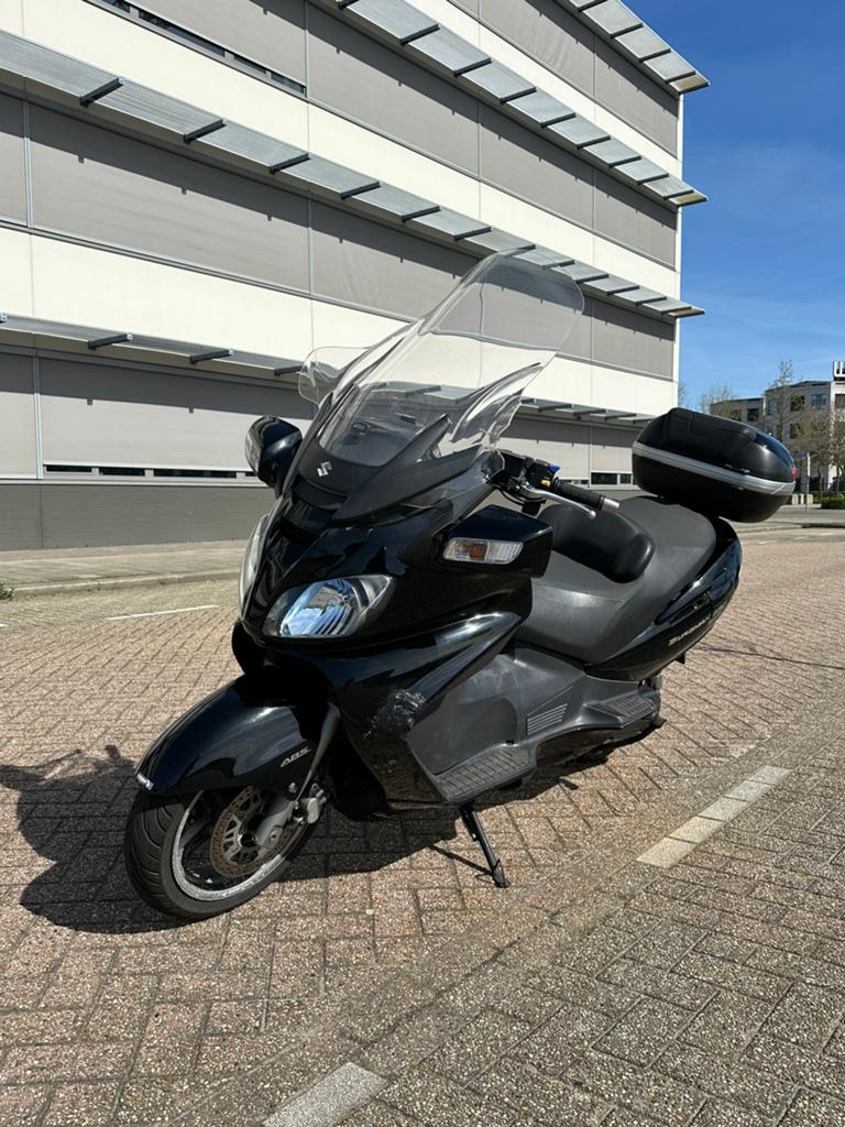 Suzuki Burgman 650  ABS Executive AN650A, Particulier, Automaat, 650 cc, Minimaal motorrijbewijs A1