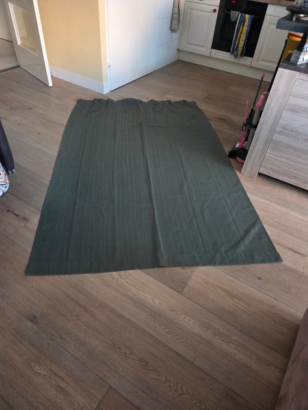 Donkergroen gordijn met plooiband, Ophalen of Verzenden, Gebruikt, Groen