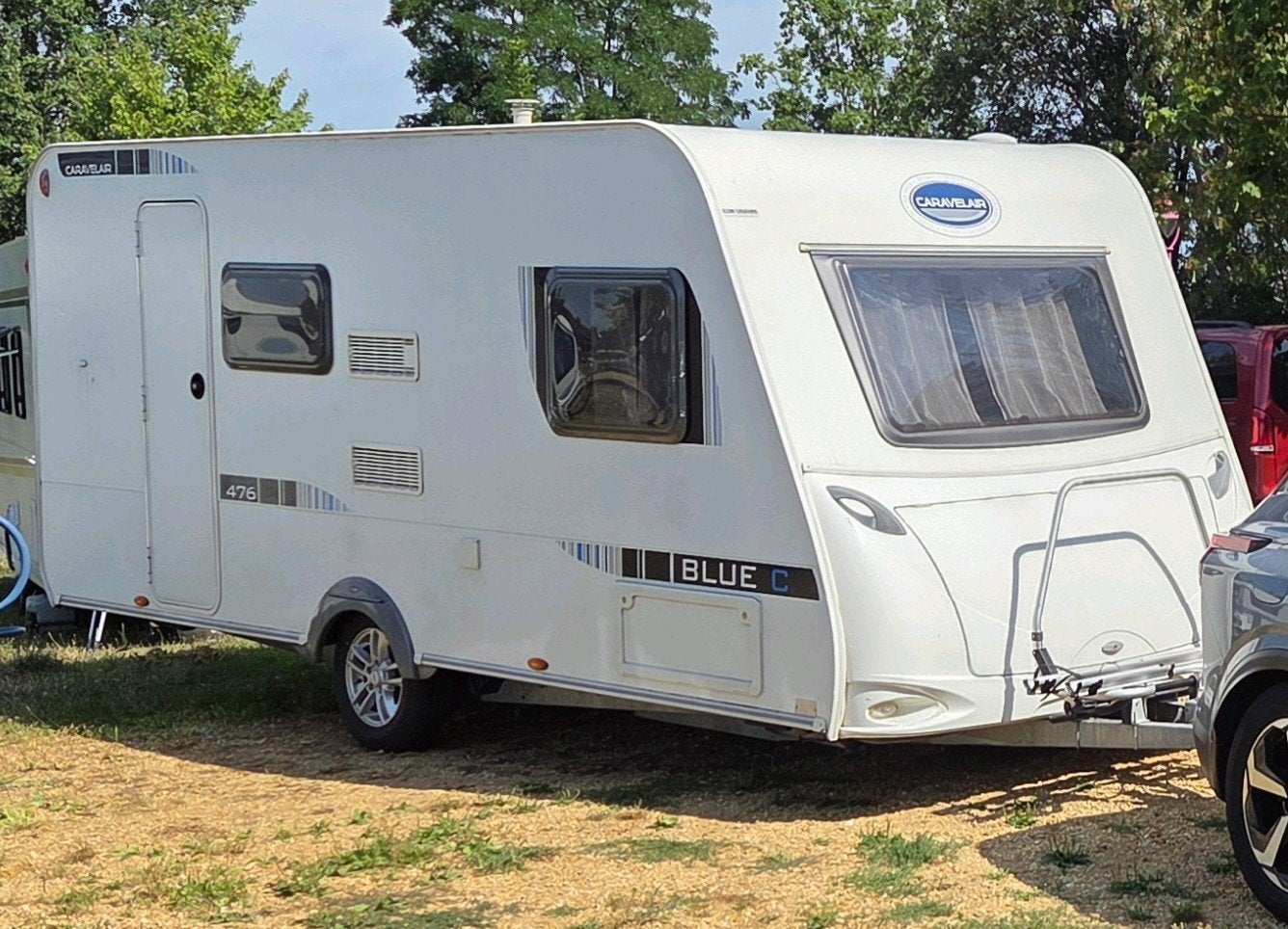 Caravelair Blue C 476 (2012) | Stapelbed | Tempo 100, Dwars-stapelbed, Schokbreker, Treinzit, Particulier