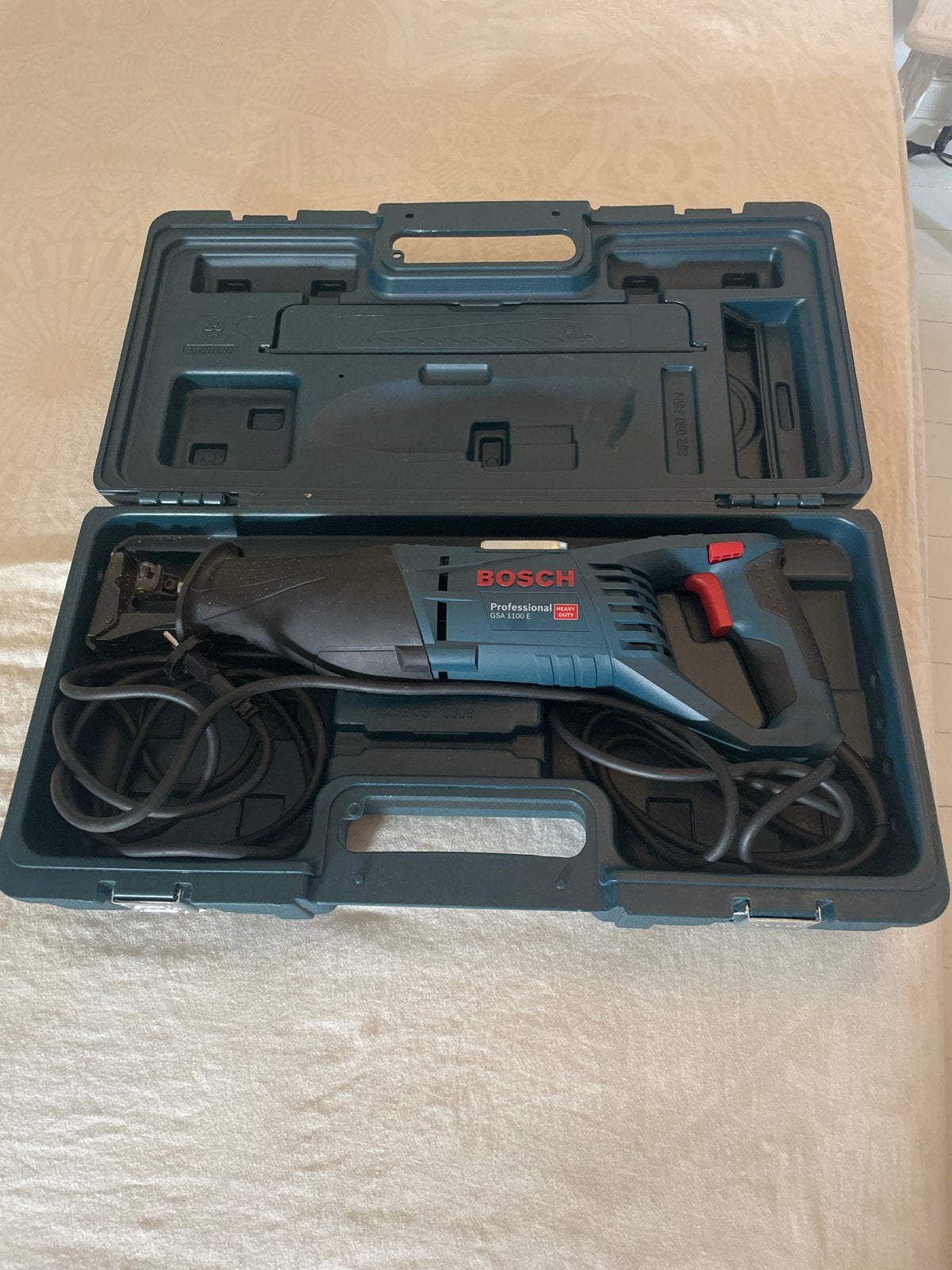 Bosch Professional GSA 1100 E Reciprozaag, Ophalen, 70 mm of meer, Zo goed als nieuw, Reciprozaag
