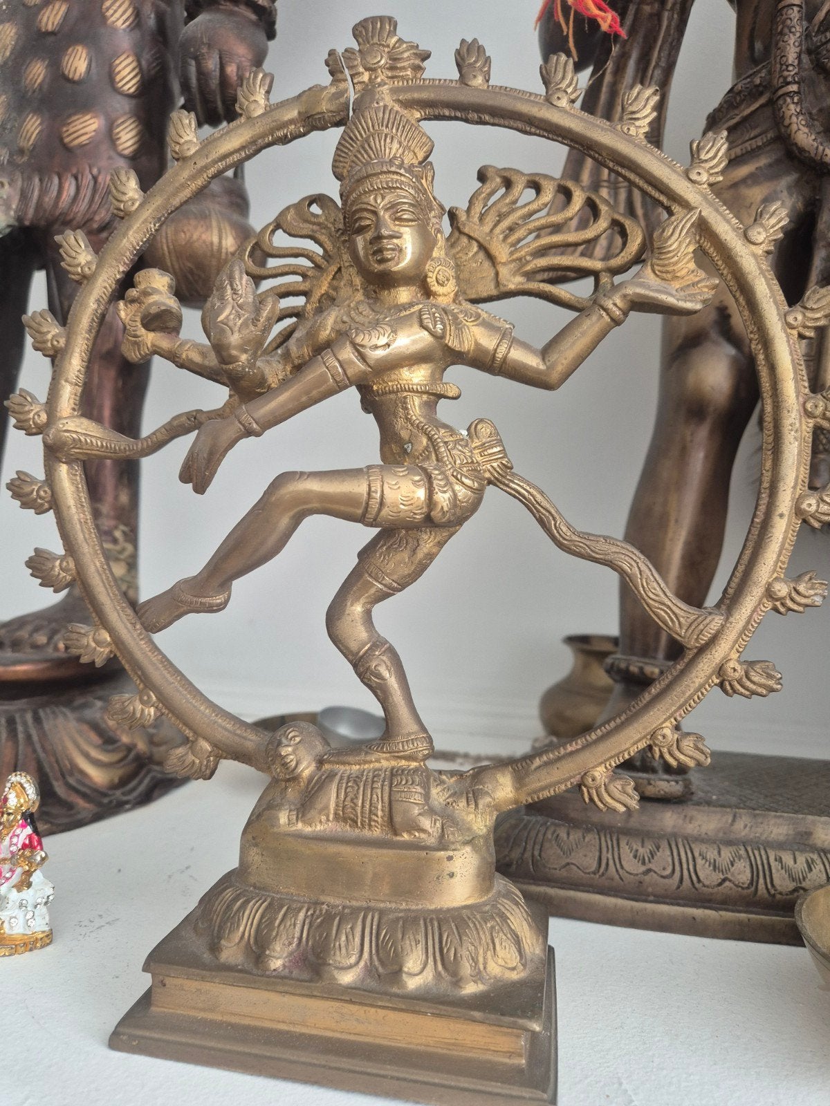 Bronzen beeld van Nataraja, de dansende Shiva, Antiek en Kunst, Ophalen of Verzenden, 20 - 50 cm, Beeld, Goud