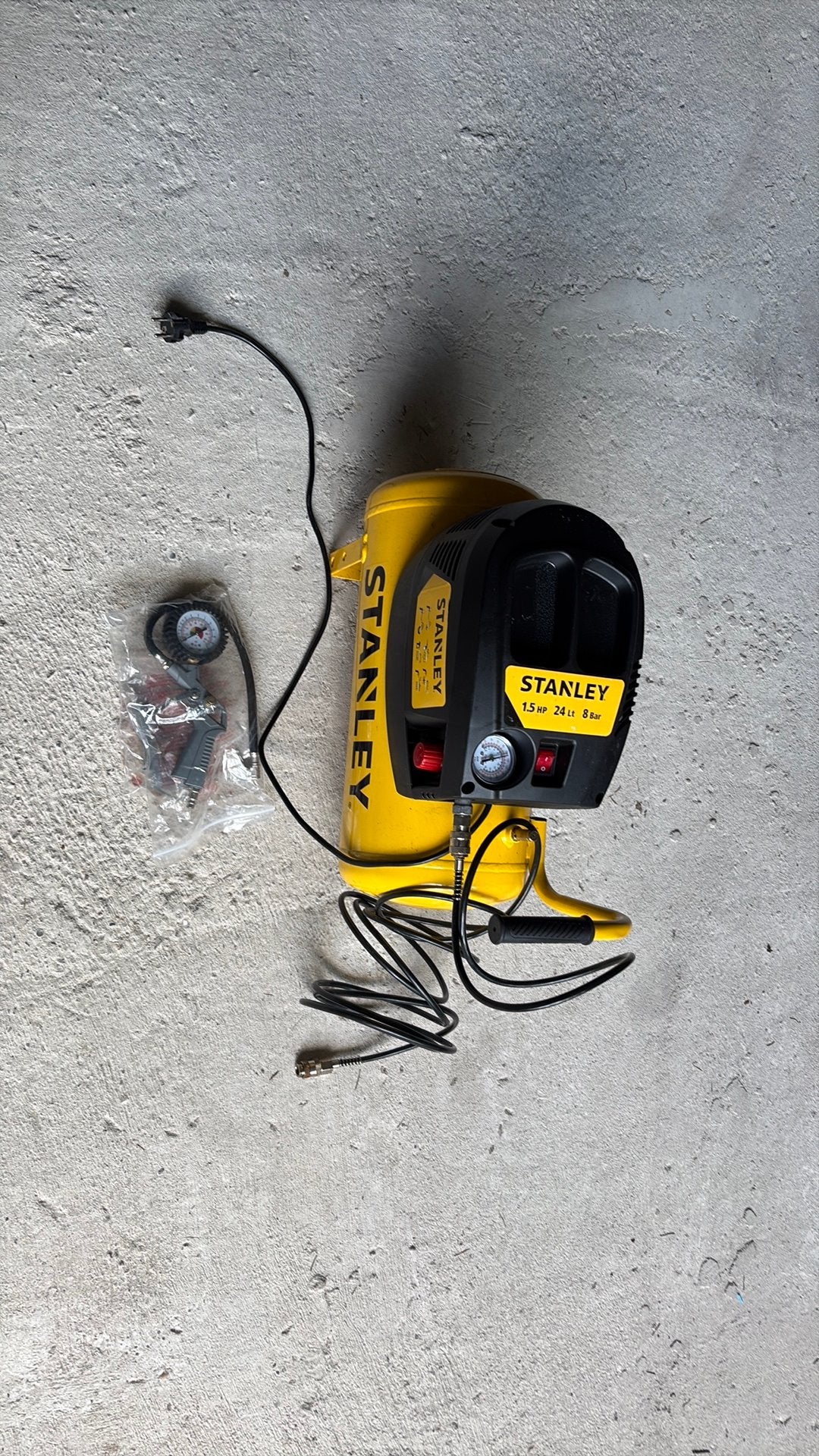 Stanley compressor, Doe-het-zelf en Verbouw, Minder dan 25 liter, Ophalen of Verzenden, Zo goed als nieuw, Minder dan 200 liter/min