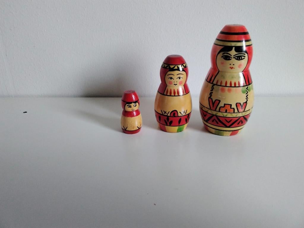 Set van 3 Matroesjka poppen - Russisch houten speelgoed, Ophalen of Verzenden, Gebruikt