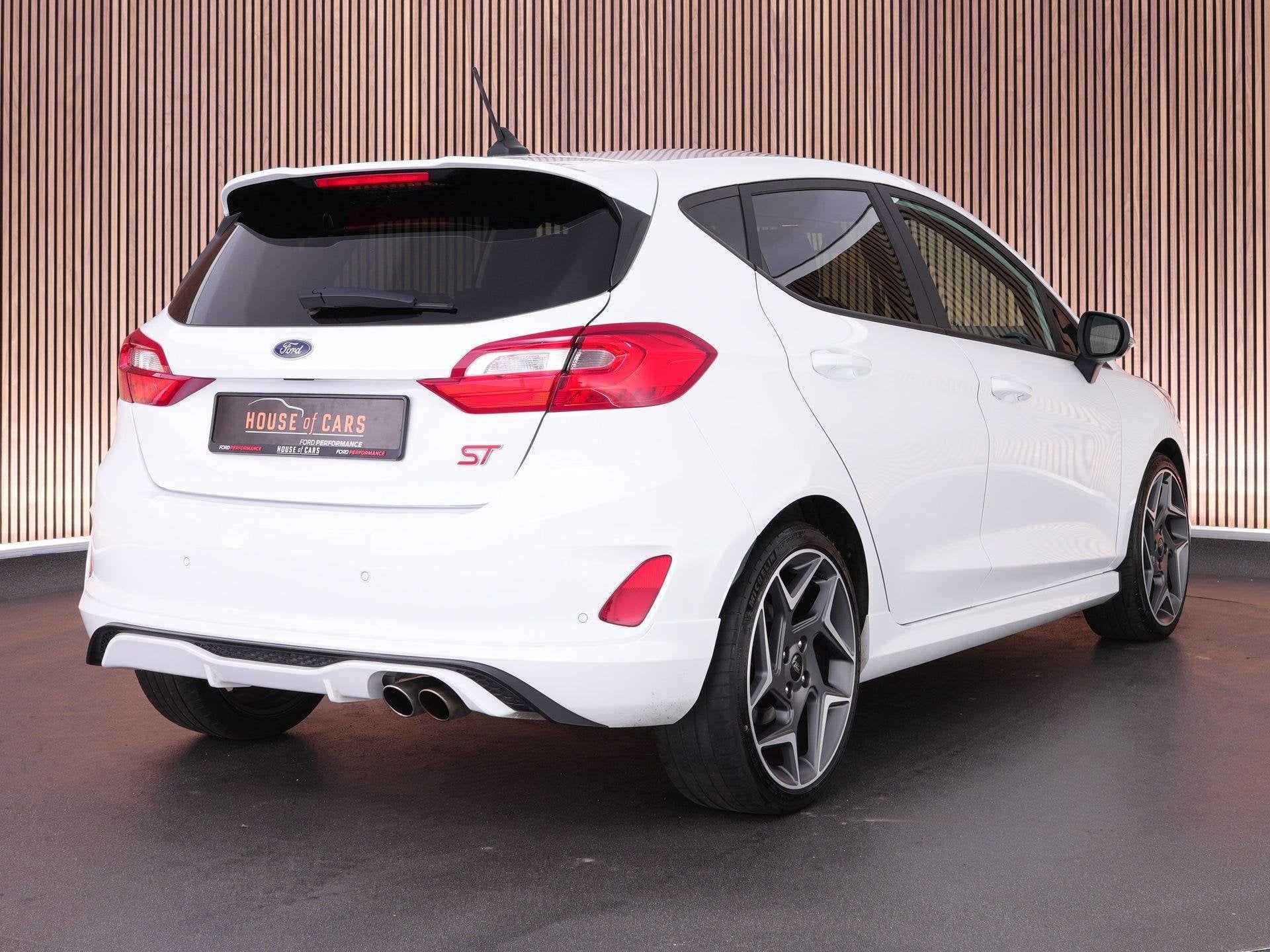 Ford Fiesta ST-3 1.5 200pk |B&O|Apple Carplay|LED-koplampen|, Voorwielaandrijving, 1188 kg, Leder en Stof, Wit