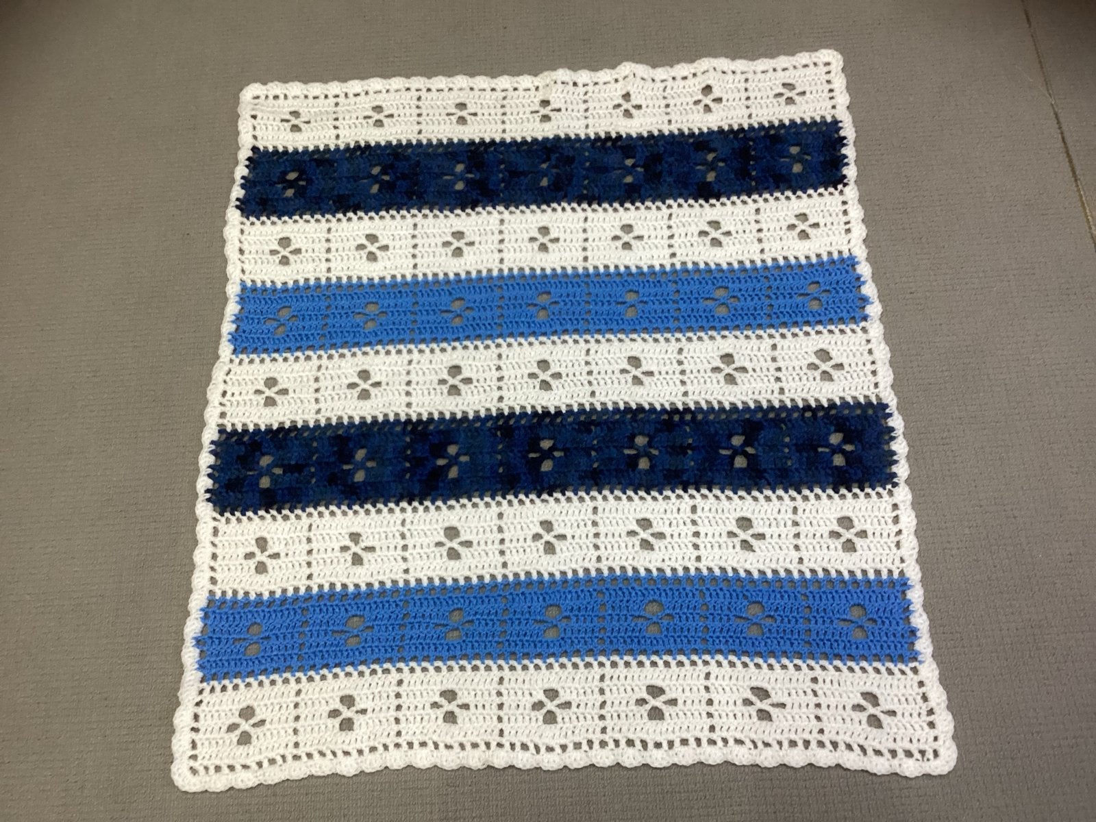 Handgemaakt Gehaakt Deken - Wit en Blauw NIEUW, Ophalen of Verzenden, Nieuw