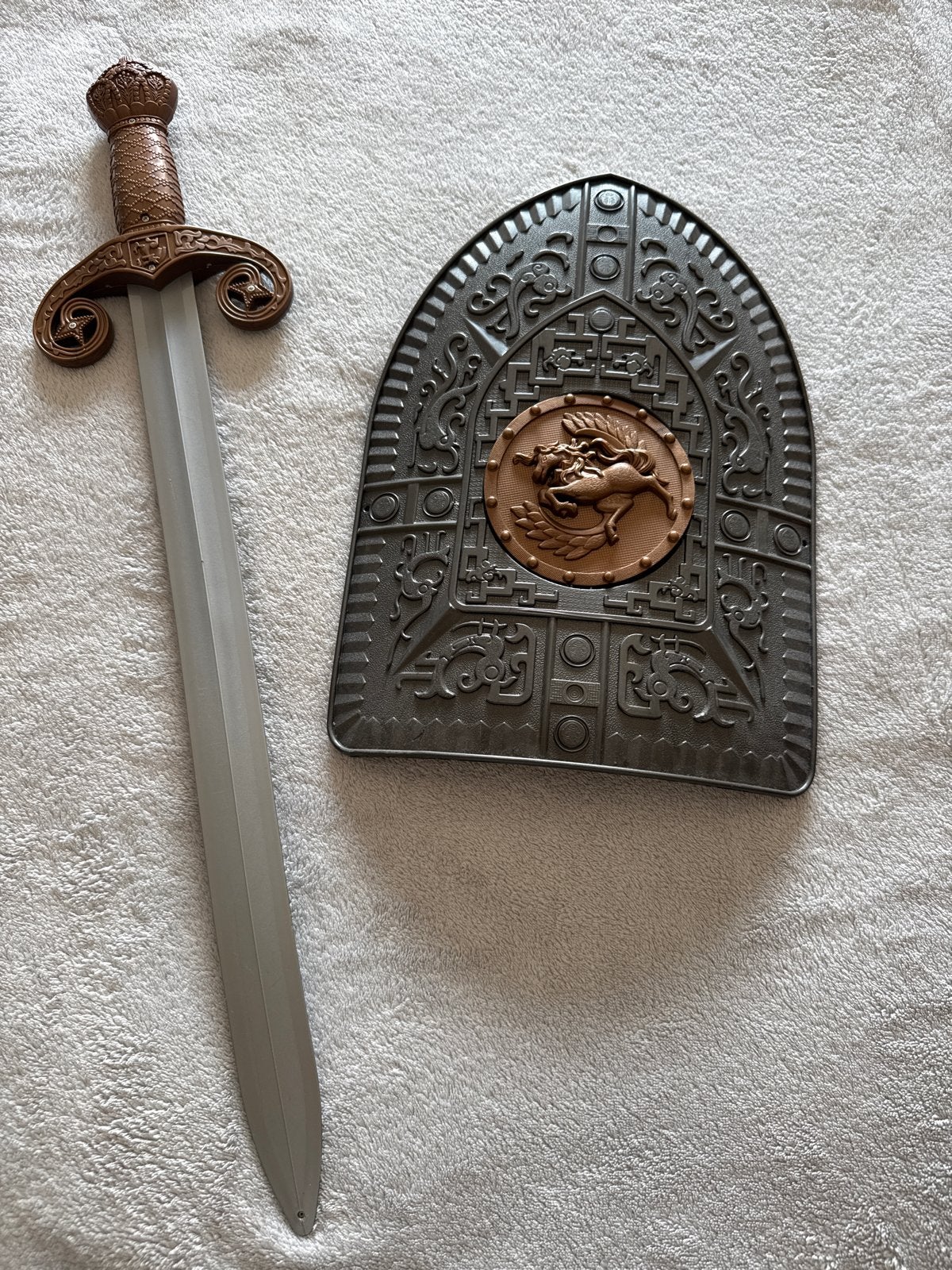 Speelgoed zwaard en schild set, Kinderen en Baby's, Ophalen, Gebruikt, Jongen of Meisje