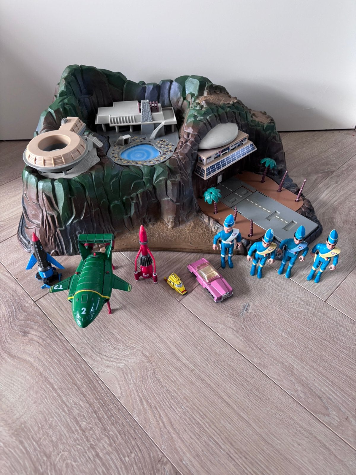 THUNDERBIRDS TRACY ISLAND/ EILAND TB 1,2,3,4 MATCHBOX, Verzamelen, Ophalen of Verzenden, Zo goed als nieuw