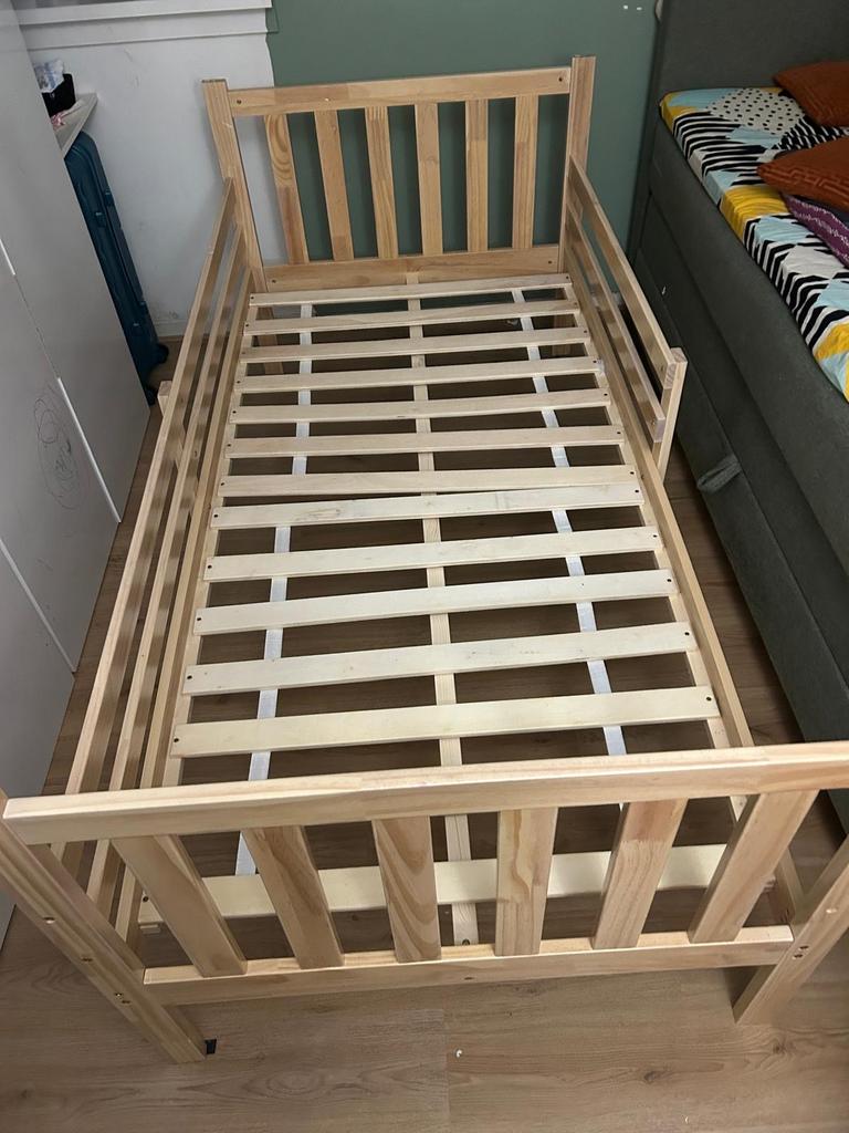 Houten kinderbed met lattenbodem, Gebruikt, 70 tot 85 cm, Ophalen of Verzenden, Lattenbodem