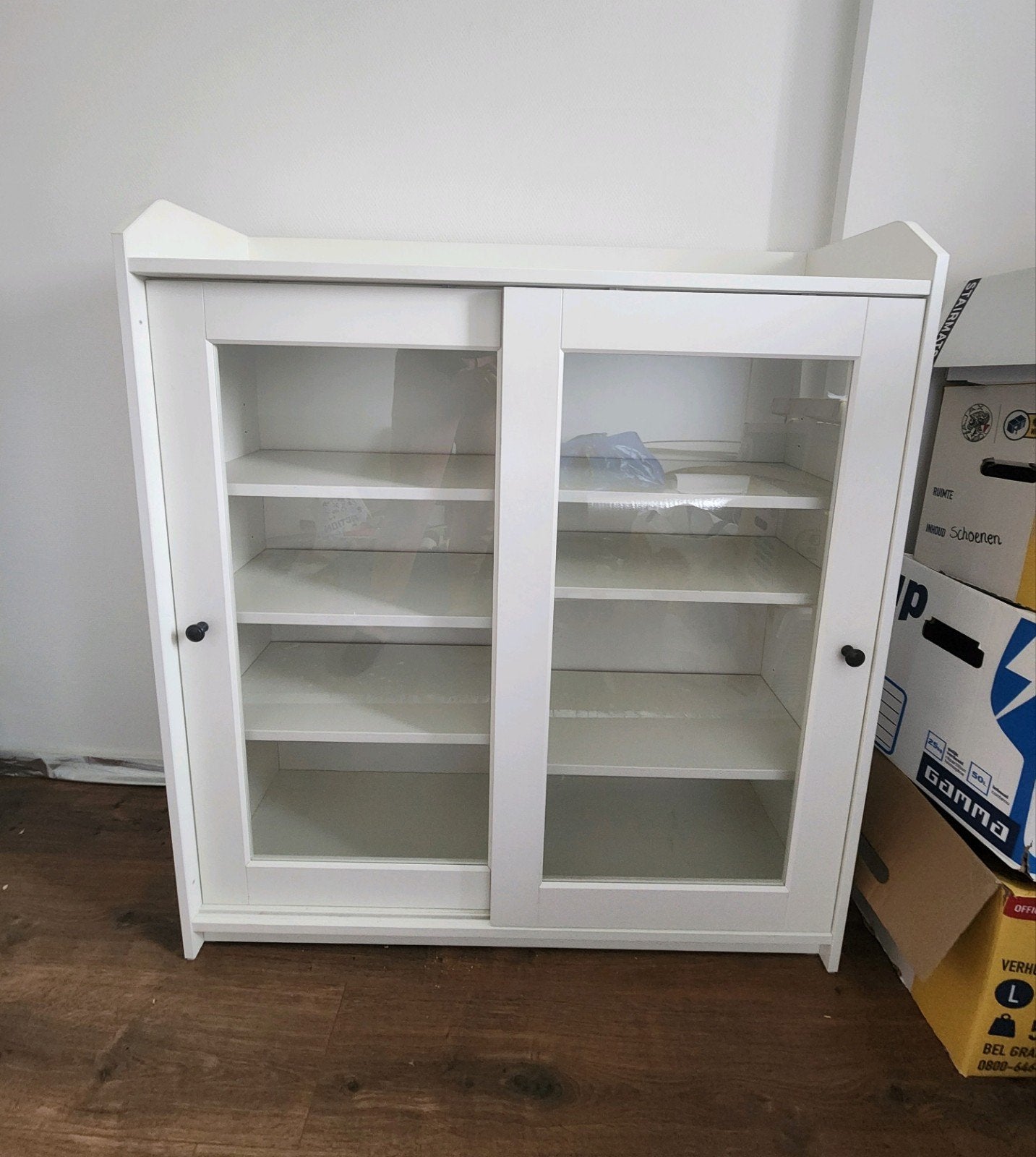IKEA Hauga vitrinekast, Huis en Inrichting, 100 tot 150 cm, 100 tot 150 cm, Ophalen of Verzenden, 25 tot 50 cm