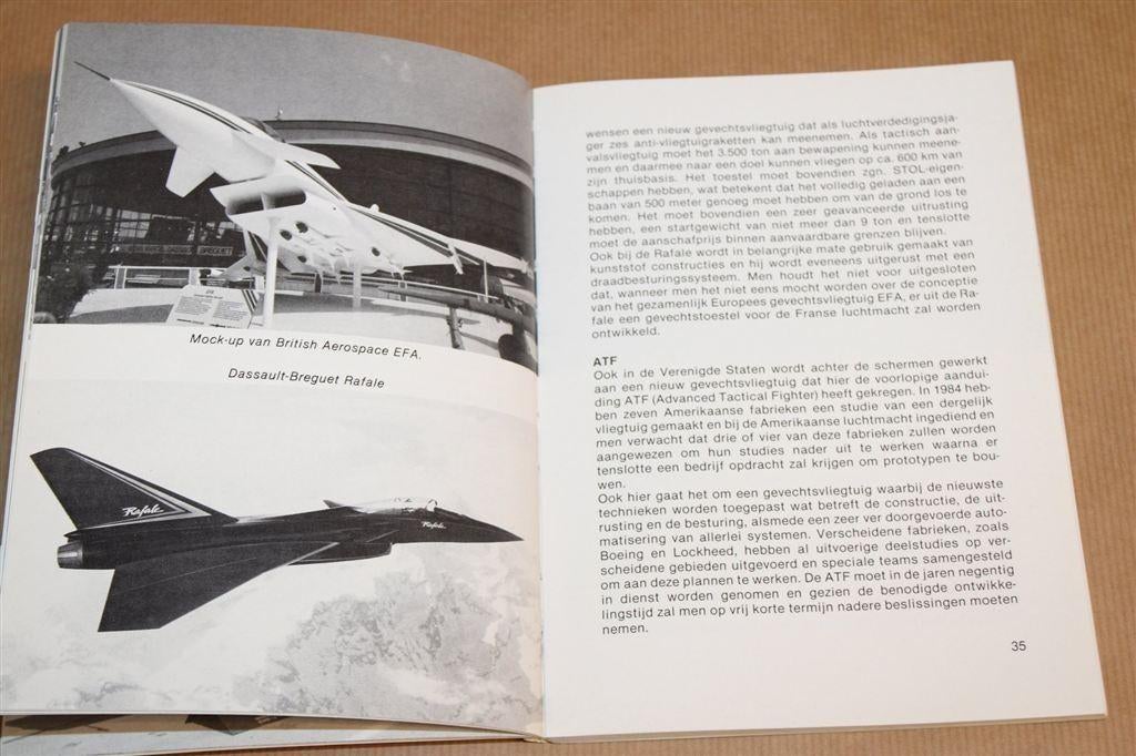 Luchtvaart 1986 — Jaaroverzicht B. van der Klaauw, Gebruikt, Schaalmodel, -, -