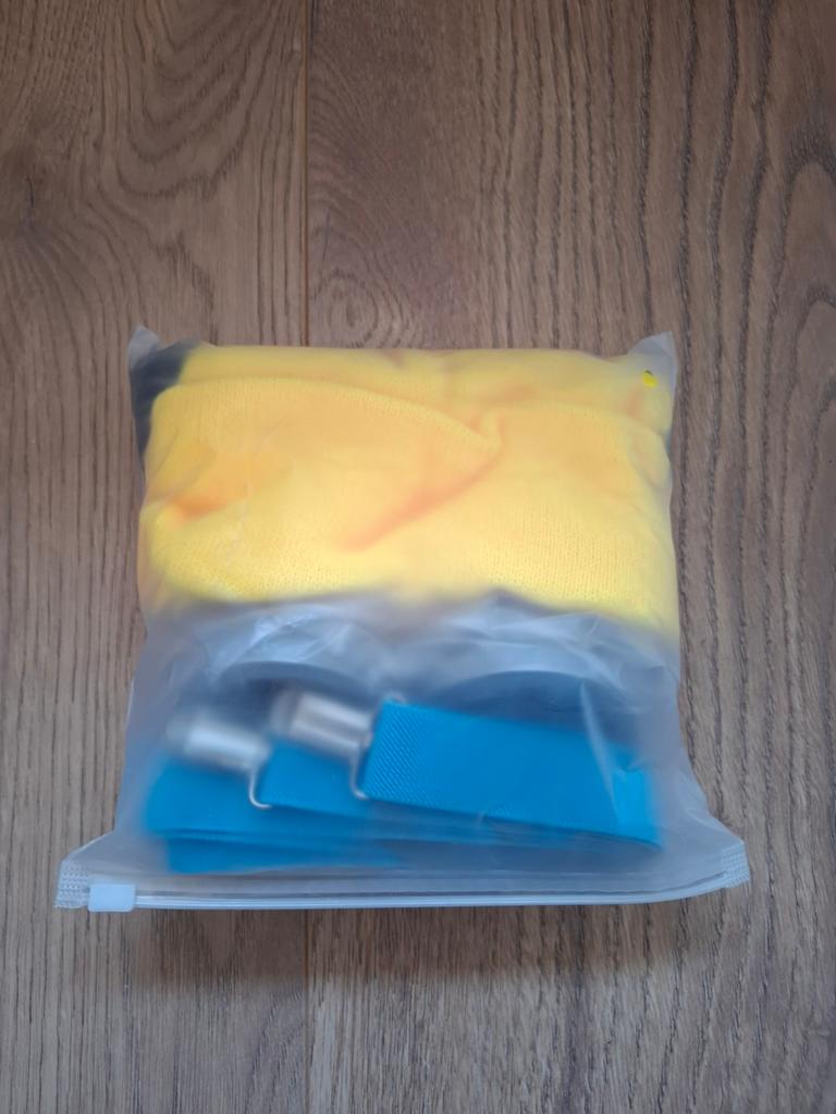 Complete Minions Outfit One Size - Muts, Bril, Bretels, Hand, Ophalen of Verzenden, Nieuw, Accessoires