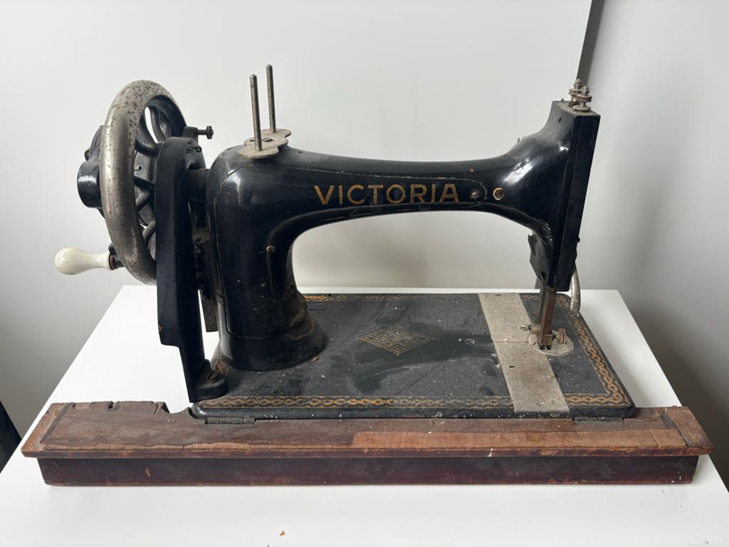 Antieke Victoria Naaimachine - Handbediend, Antiek en Kunst, Ophalen