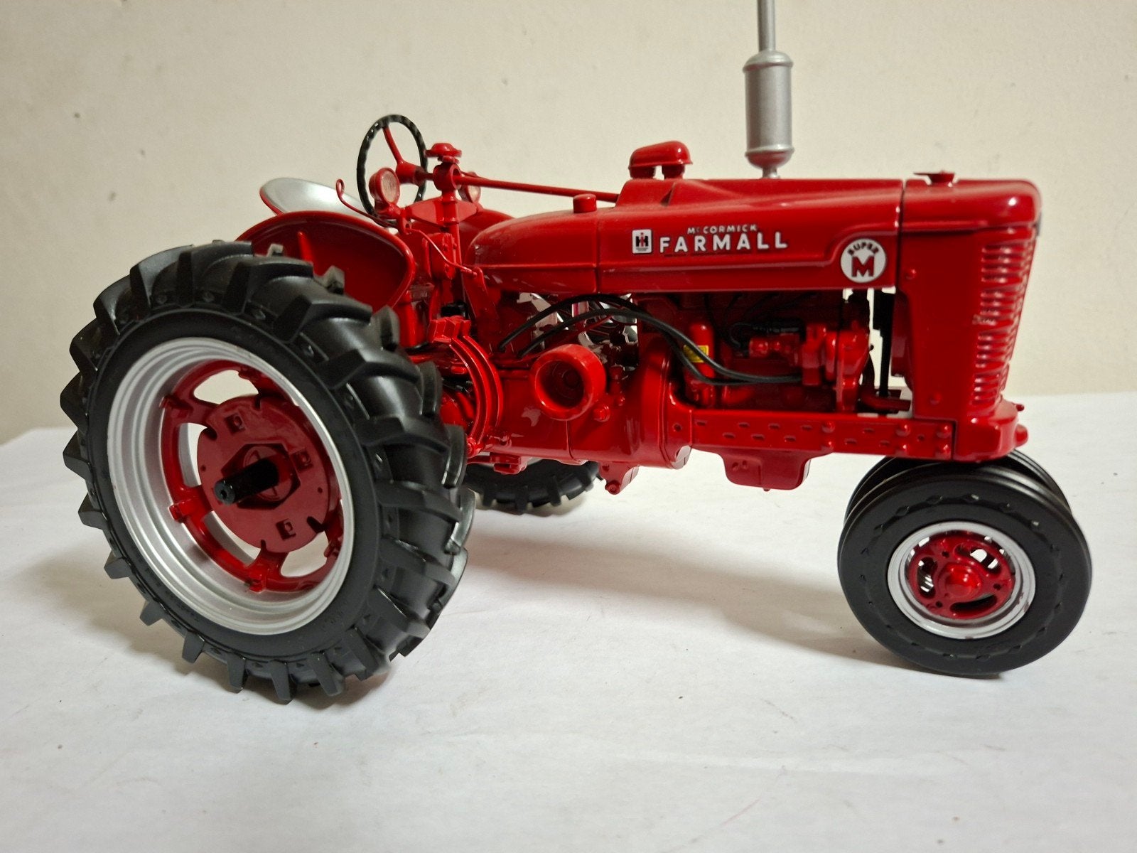 Farmall Super M. Ertl precisie serie nr. 8., Ophalen of Verzenden, Nieuw, Groter dan 1:32, Overige merken